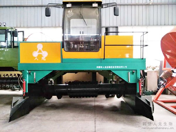 大型履帶式翻堆機(jī)