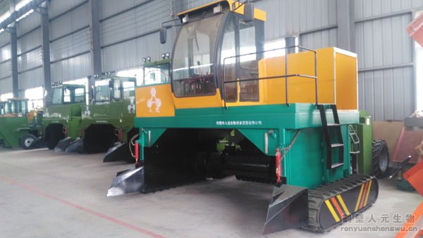 RYFD3000型履帶式翻堆機(jī)