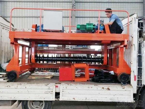 浙江有機(jī)肥設(shè)備發(fā)貨-員工進(jìn)行發(fā)貨前設(shè)備檢驗(yàn)