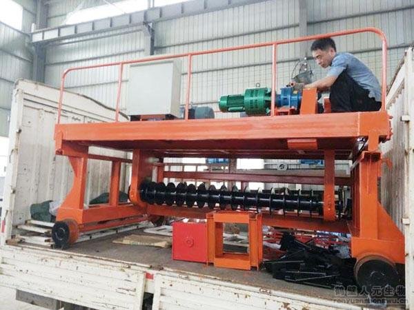 浙江有機(jī)肥設(shè)備發(fā)貨-員工進(jìn)行發(fā)貨前設(shè)備檢驗(yàn)2