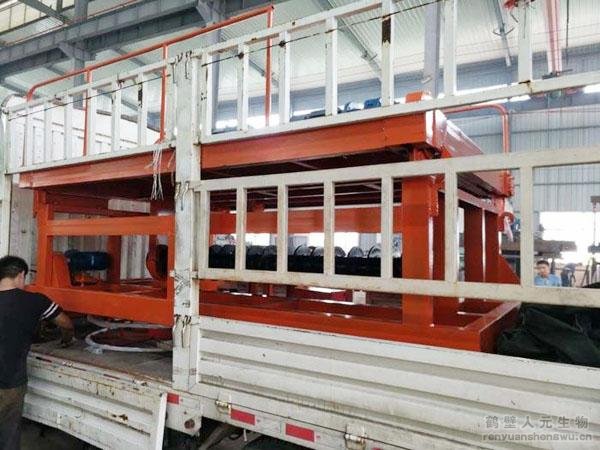 浙江有機(jī)肥設(shè)備發(fā)貨設(shè)備1裝車(chē)完畢